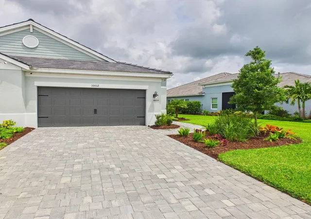 Photo 1 of Single family home for sale at 10012 Lake Wales Cir, Sarasota, FL 34241 | MLS# A4701175 | Listing updated on 2026-08-26