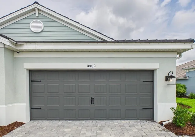 Photo 2 of Single family home for sale at 10012 Lake Wales Cir, Sarasota, FL 34241 | MLS# A4701175 | Listing updated on 2026-08-26