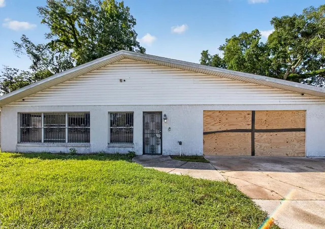 2nd image of 421 N Frederick Ave, Daytona Beach, FL 32114 | MLS# V4950421