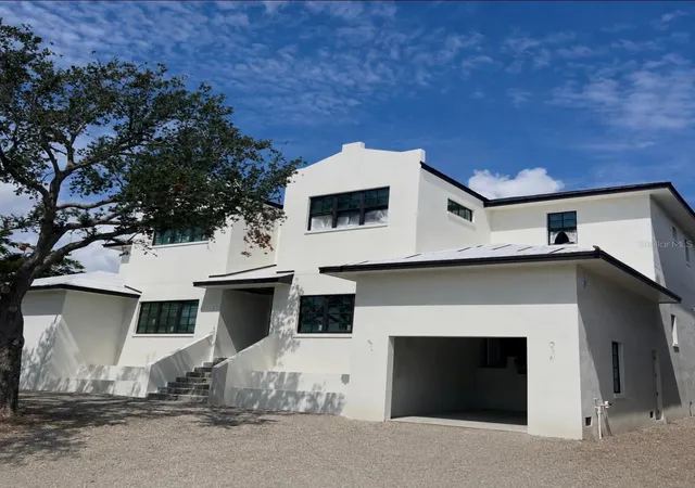 image of 2051 Illinois Ave Ne, Saint Petersburg, FL 33703 | MLS# TB8533168