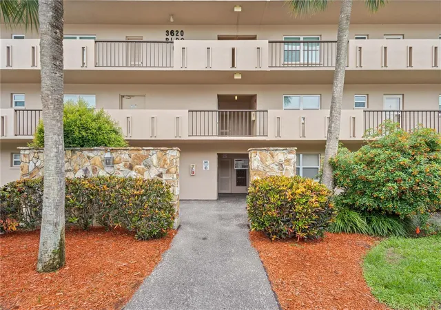2nd image of 3620 Ironwood Cir #302O, Bradenton, FL 34209 | MLS# A4701222