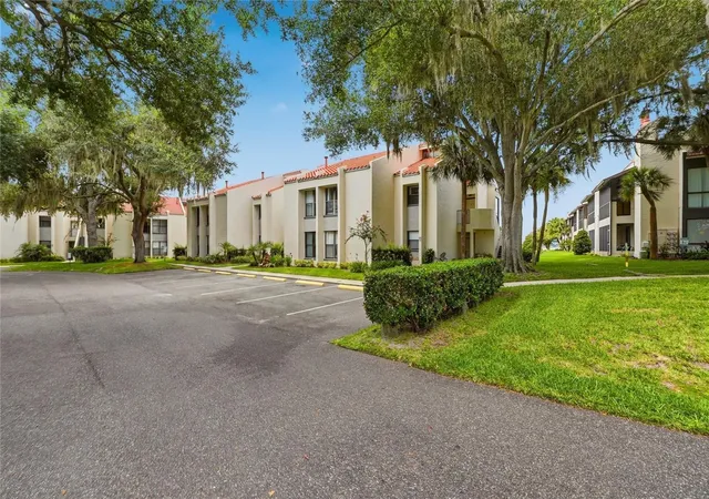 2nd image of 503 Sweet Bay Cir, Winter Haven, FL 33884 | MLS# L4963852