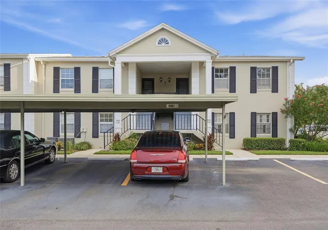 2nd image of 689 Lake Howard Dr Nw #213, Winter Haven, FL 33880 | MLS# L4963853
