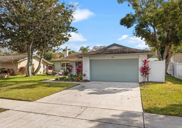 2nd image of 11145 Bella Loma Dr, Largo, FL 33774 | MLS# TB8533270