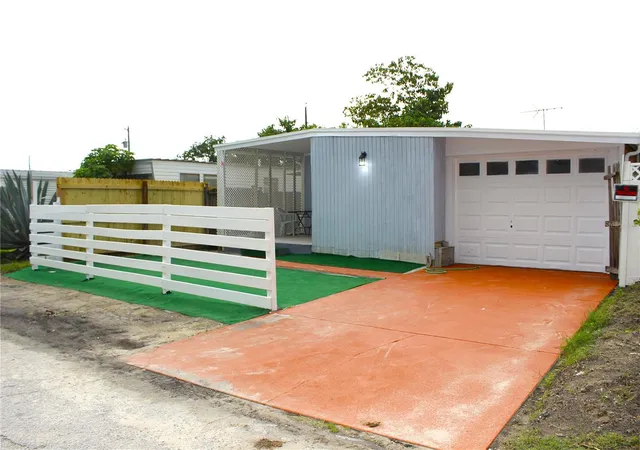 3rd image of 2135 Orange Dr, Holiday, FL 34691 | MLS# W7888031