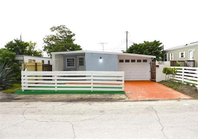 4th image of 2135 Orange Dr, Holiday, FL 34691 | MLS# W7888031