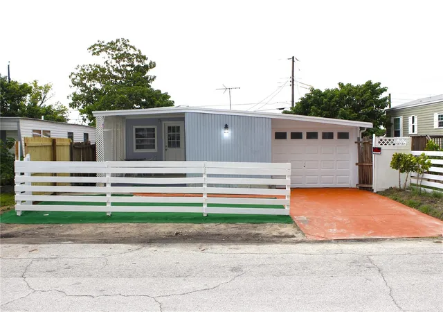 5th image of 2135 Orange Dr, Holiday, FL 34691 | MLS# W7888031