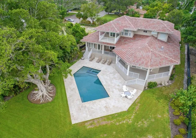 Photo 3 of Single family home for sale at 5918 Bahama Shrs Dr S, Saint Petersburg, FL 33705 | MLS# TB8533316 | Listing updated on 2026-10-20
