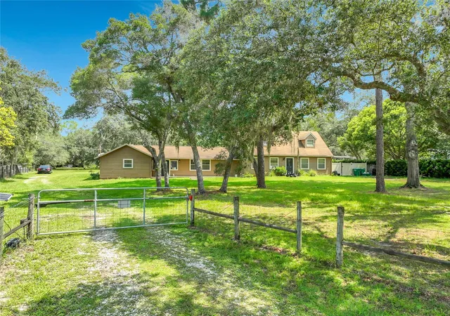 3rd image of 670 E State Road 46, Geneva, FL 32732 | MLS# O6428724