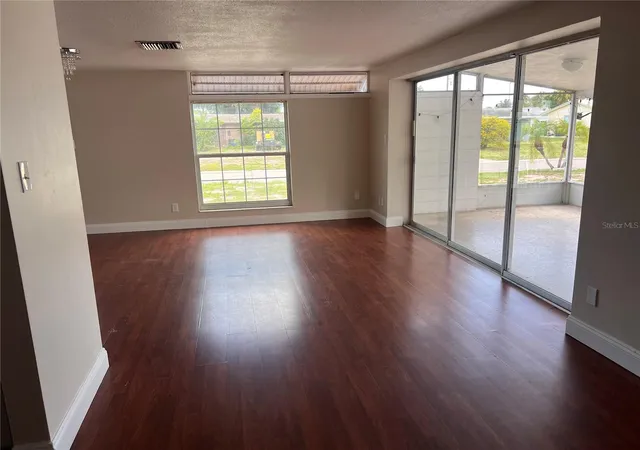 3rd image of 6111 Rollins St, Bradenton, FL 34207 | MLS# A4701297