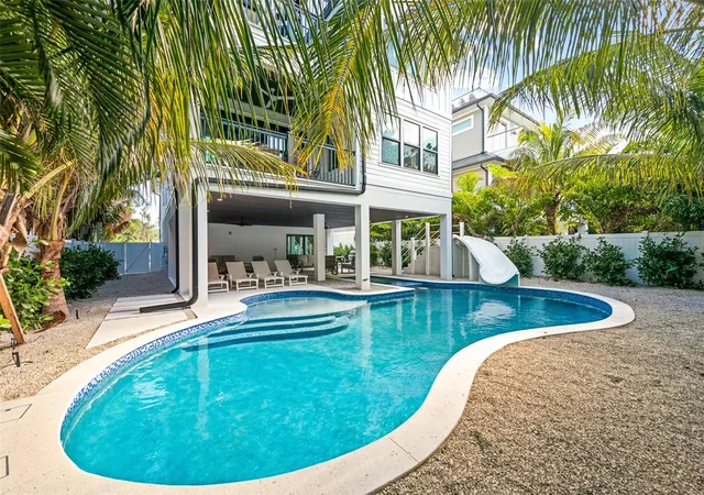 4th image of 211 Grant Dr, Sarasota, FL 34236 | MLS# A4701350