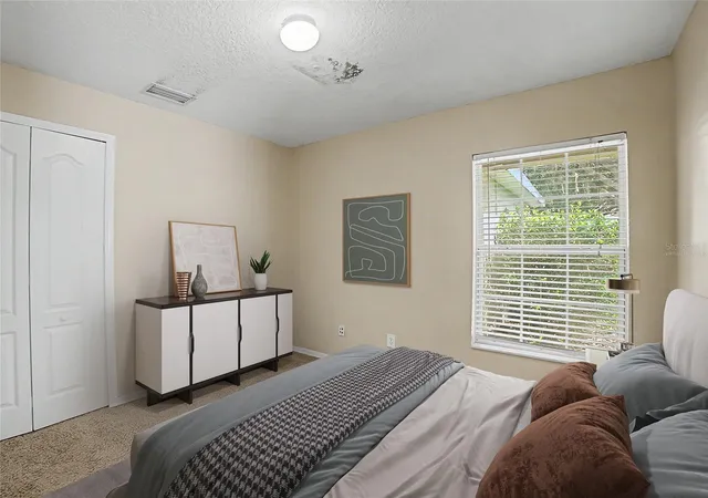 Photo 4 of Single family home for sale at 5828 Wrenwater Dr, Lithia, FL 33547 | MLS# TB8533611 | Listing updated on 2026-10-02