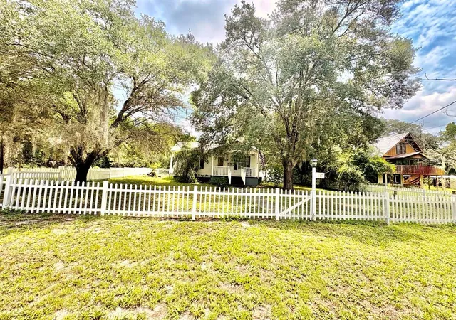 2nd image of 16 52nd St, Yankeetown, FL 34498 | MLS# TB8533643