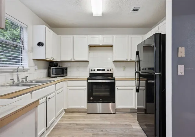 Photo 3 of Sale Pending at 4532 Huppel Ave, Orlando, FL 32811 | MLS# G5115672 | Listing updated on 2026-09-02