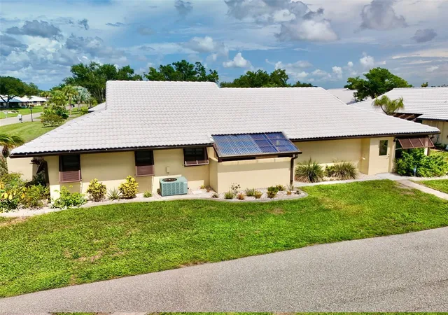 Photo 4 of Single family home for sale at 44 Sandstone Cir, Venice, FL 34293 | MLS# A4701377 | Listing updated on 2026-09-01