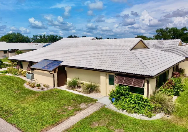 Photo 5 of Single family home for sale at 44 Sandstone Cir, Venice, FL 34293 | MLS# A4701377 | Listing updated on 2026-09-01