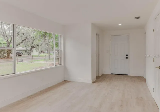 3rd image of 1255 Pine St, Altamonte Springs, FL 32701 | MLS# TB8533705