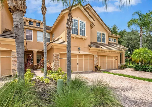 Photo 3 of Townhouse at 8228 Villa Grande Ct, Sarasota, FL 34243 | MLS# A4701397 |  | Sold on 2026-10-07