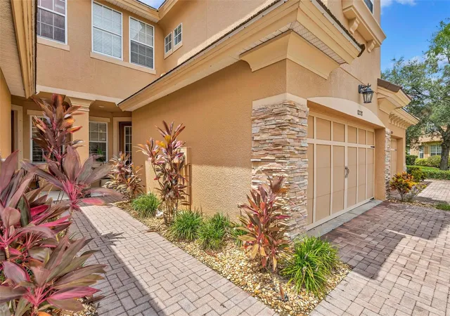 Photo 4 of Townhouse at 8228 Villa Grande Ct, Sarasota, FL 34243 | MLS# A4701397 |  | Sold on 2026-10-07