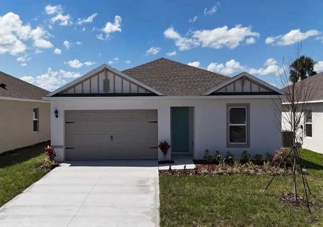 Photo 1 of Sale Pending at 1088 Bear Hammock Dr, Umatilla, FL 32784 | MLS# O6429048 | Listing updated on 2026-08-18
