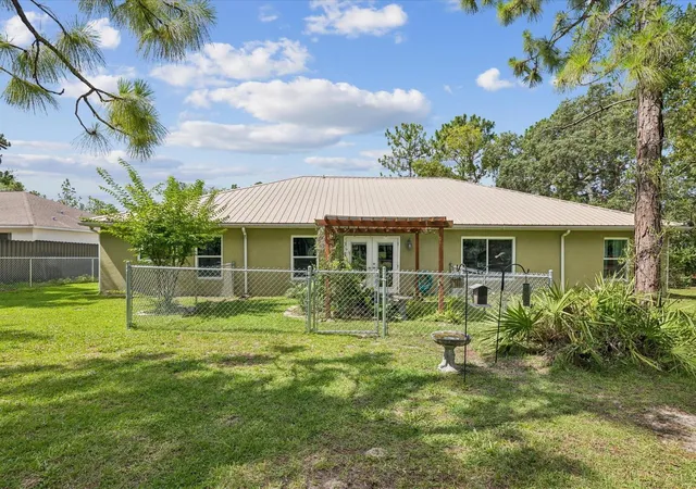 3rd image of 12229 Barnevelde Rd, Weeki Wachee, FL 34614 | MLS# W7888069