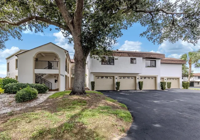 1st image of 808 Capri Isles Blvd #111, Venice, FL 34292 | MLS# N6145196