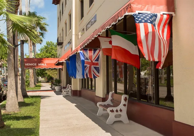 2nd image of 808 Capri Isles Blvd, VENICE, FL 34292