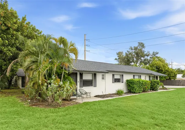 4th image of 2047 & 2051 Fiesta Dr, Sarasota, FL 34231 | MLS# A4701436