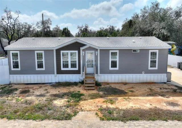 Photo 2 of Manufactured home for sale at 2337 E Main St, Lakeland, FL 33801 | MLS# S5154627 | Listing updated on 2026-08-17