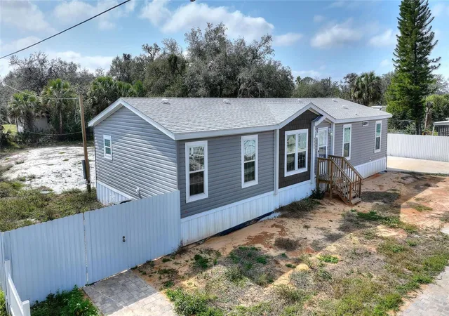 Photo 3 of Manufactured home for sale at 2337 E Main St, Lakeland, FL 33801 | MLS# S5154627 | Listing updated on 2026-08-17