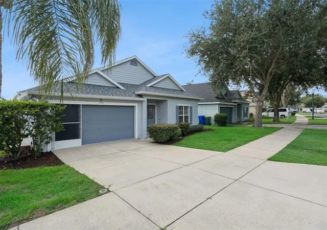 Photo 2 of Single family home for sale at 1324 Kellogg Dr, Tavares, FL 32778 | MLS# G5115716 | Listing updated on 2026-10-01