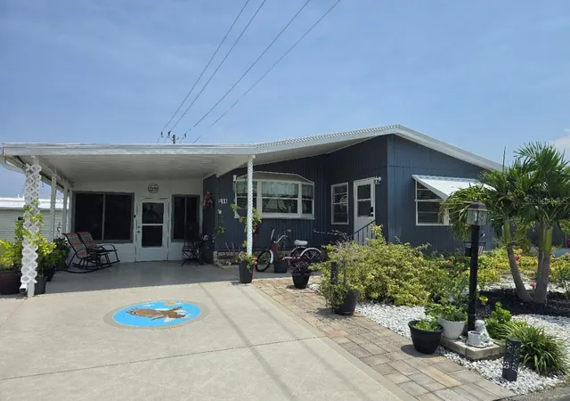 Photo 3 of Manufactured home for sale at 5316 53rd Avenue E #L11, Bradenton, FL 34203 | MLS# A4701486 | Listing updated on 2026-08-17