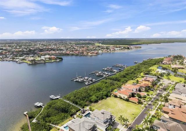3rd image of 6111 Lagomar Ln, Apollo Beach, FL 33572 | MLS# TB8534006