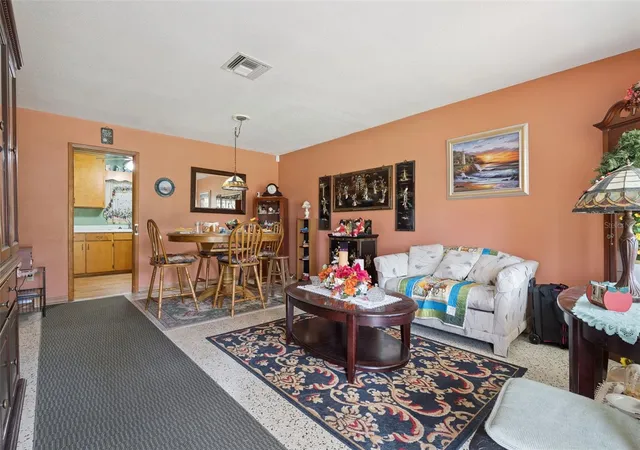 5th image of 6832 Oswego Dr, Mount Dora, FL 32757 | MLS# O6429279