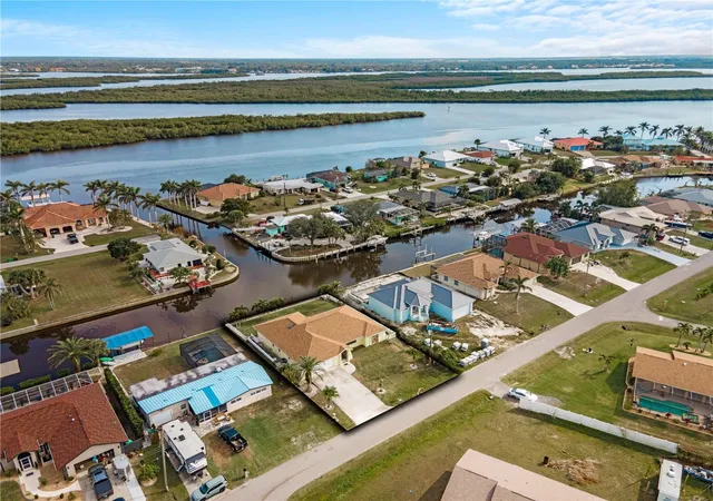 Photo 3 of Single family home for sale at 3370 Dover Dr, Punta Gorda, FL 33983 | MLS# C7528994 | Listing updated on 2026-09-30