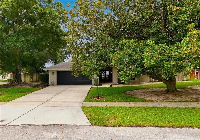 Photo 3 of Sale Pending at 238 College Grv Cir Ne, Winter Haven, FL 33881 | MLS# P4939455 | Listing updated on 2026-08-22
