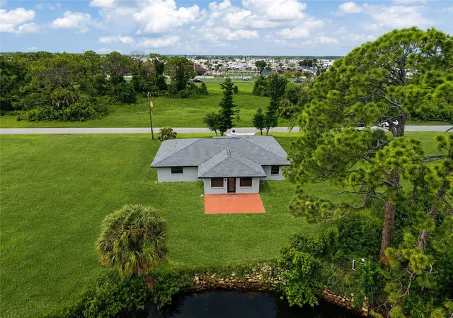4th image of 11910 Saragossa Ln, North Port, FL 34287 | MLS# A4701537
