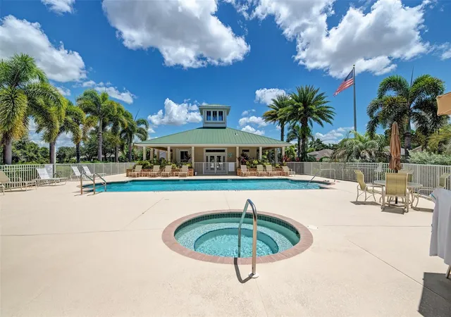 Photo 4 of Single family home for sale at 9082 Coachman Dr, Venice, FL 34293 | MLS# N6145202 | Listing updated on 2026-09-03