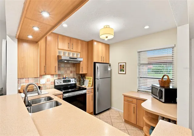 Photo 4 of Condo for sale at 3868 Catalina Dr, Bradenton, FL 34210 | MLS# A4701542 | Listing updated on 2026-08-31