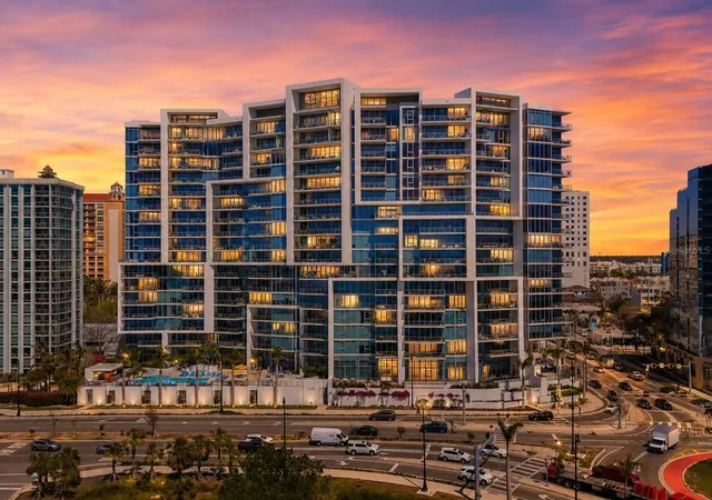 3rd image of 1155 N Gulfstream Ave #807, Sarasota, FL 34236 | MLS# A4701564
