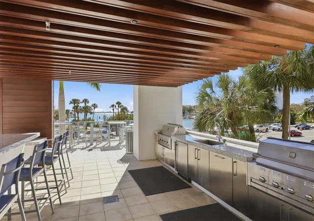 2nd image of 1155 N Gulfstream Ave, SARASOTA, FL 34236
