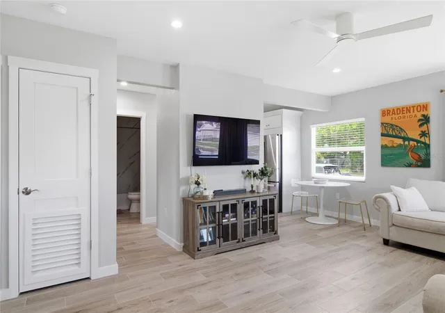 3rd image of 1902 Saint George Dr, Bradenton, FL 34208 | MLS# A4701569