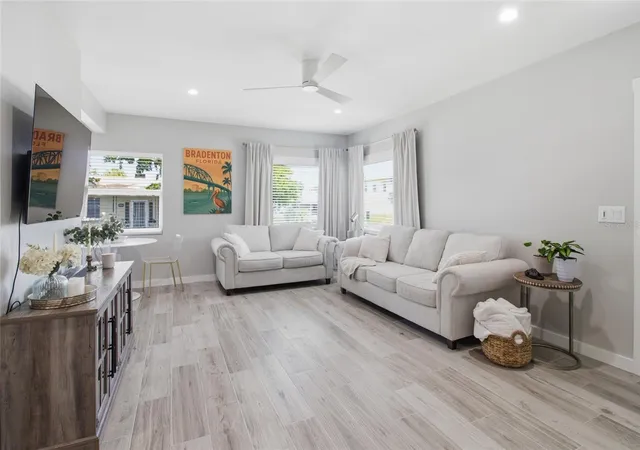 4th image of 1902 Saint George Dr, Bradenton, FL 34208 | MLS# A4701569