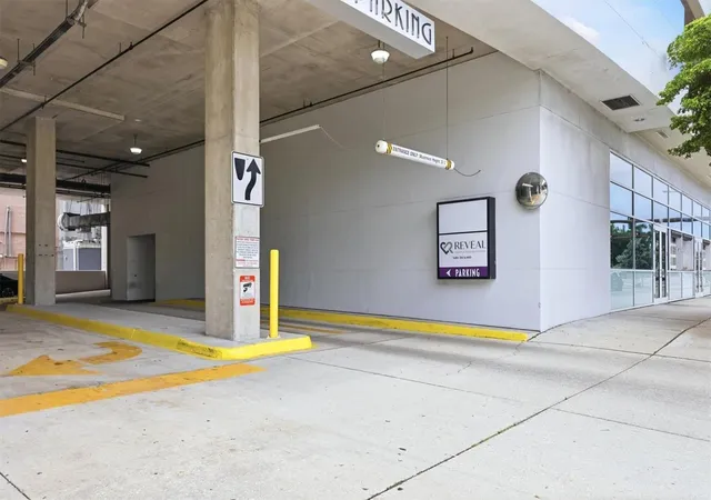 2nd image of 1990 Main St, SARASOTA, FL 34236
