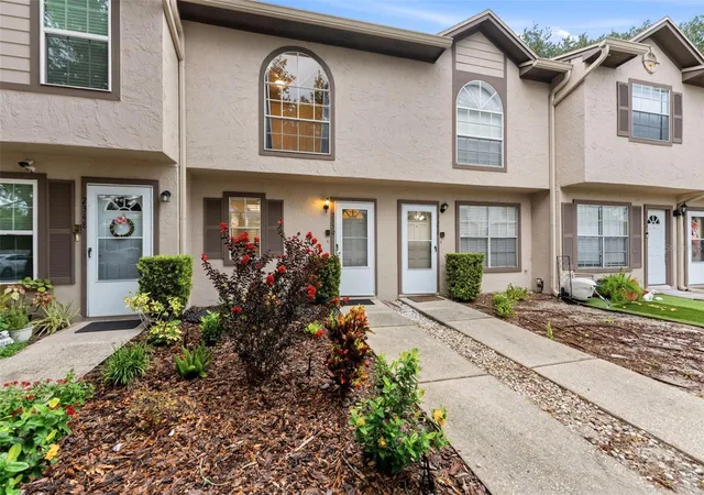 Photo 3 of Townhouse for sale at 2350 Fletchers Point Cir, Tampa, FL 33613 | MLS# TB8534287 | Listing updated on 2026-08-19