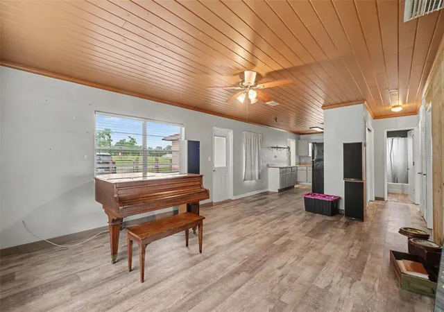 Photo 4 of Single family home for sale at 415 Lake June Rd, Lake Placid, FL 33852 | MLS# TB8534290 | Listing updated on 2026-09-02