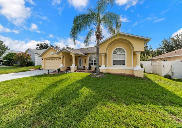Photo 4 of Sale Pending at 1622 Crazy Horse Dr, Lutz, FL 33559 | MLS# TB8534292 | Listing updated on 2026-08-17