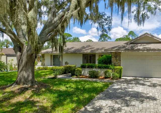 Photo 3 of Sale Pending at 5115 Everwood Run, Sarasota, FL 34235 | MLS# A4701589 | Listing updated on 2026-08-17