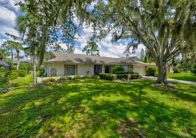 Photo 3 of Sale Pending at 5115 Everwood Run, Sarasota, FL 34235 | MLS# A4701589 | Listing updated on 2026-08-17