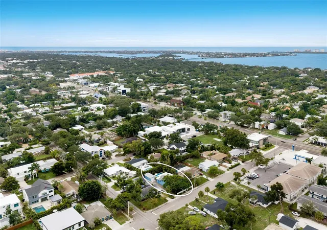 50th image of 2070 Hyde Park St, Sarasota, FL 34239 | MLS# A4701591